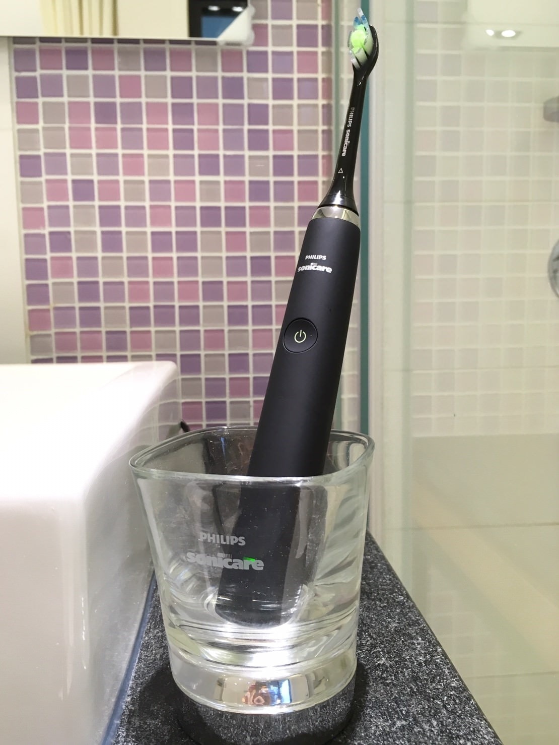 【牙齒保健】Philips Sonicare 飛利浦鑽石靚白音波震動牙刷開箱囉～美白清潔照護都交給它！