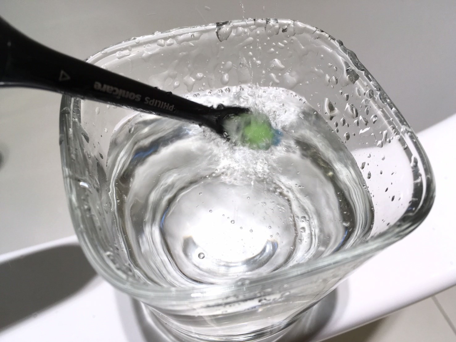 【牙齒保健】Philips Sonicare 飛利浦鑽石靚白音波震動牙刷開箱囉～美白清潔照護都交給它！