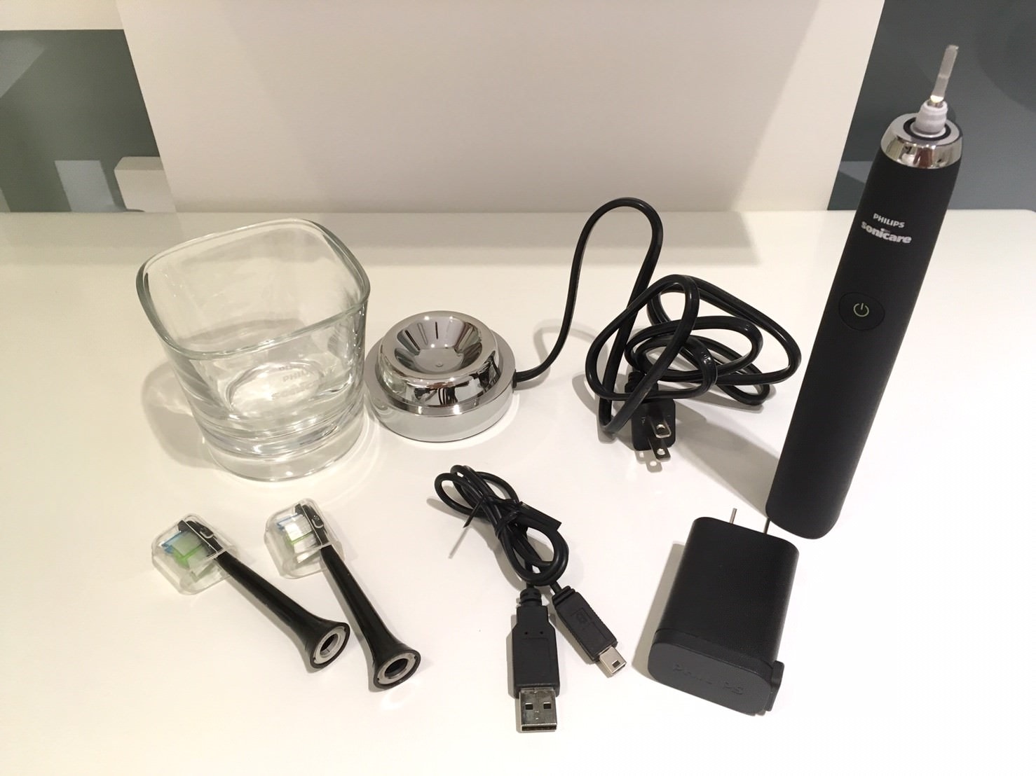 【牙齒保健】Philips Sonicare 飛利浦鑽石靚白音波震動牙刷開箱囉～美白清潔照護都交給它！