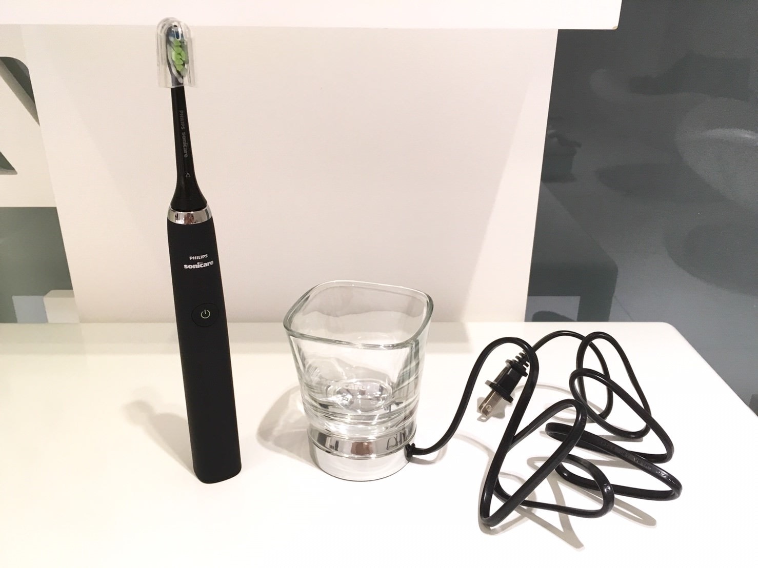 【牙齒保健】Philips Sonicare 飛利浦鑽石靚白音波震動牙刷開箱囉～美白清潔照護都交給它！